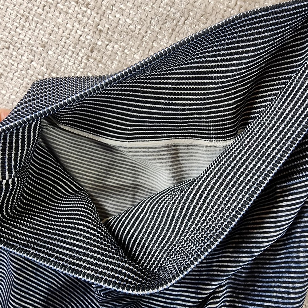 Lululemon Striped Crinkle Look Leggings‎ Womens *Medium (8-10) Blue 24x26 - Picture 12 of 12